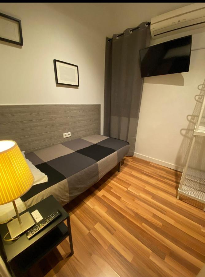 Single Rooms Madrid Exterior photo